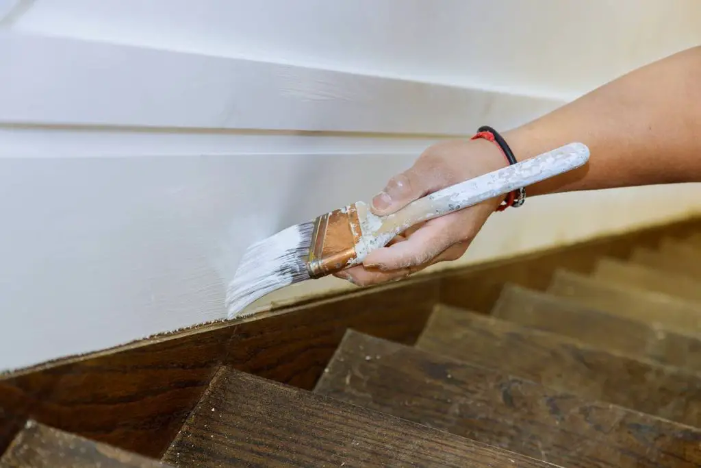 repeindre escalier en bois peinture travaux