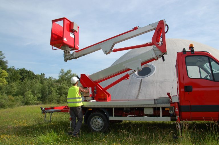 Accès difficiles : solutions en passerelles et nacelles PL/VL Camion nacelle T1